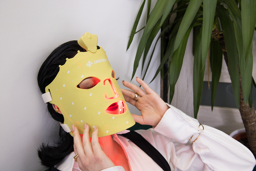 GOLD LED maska so svetelnou terapiou UNIZDRAV