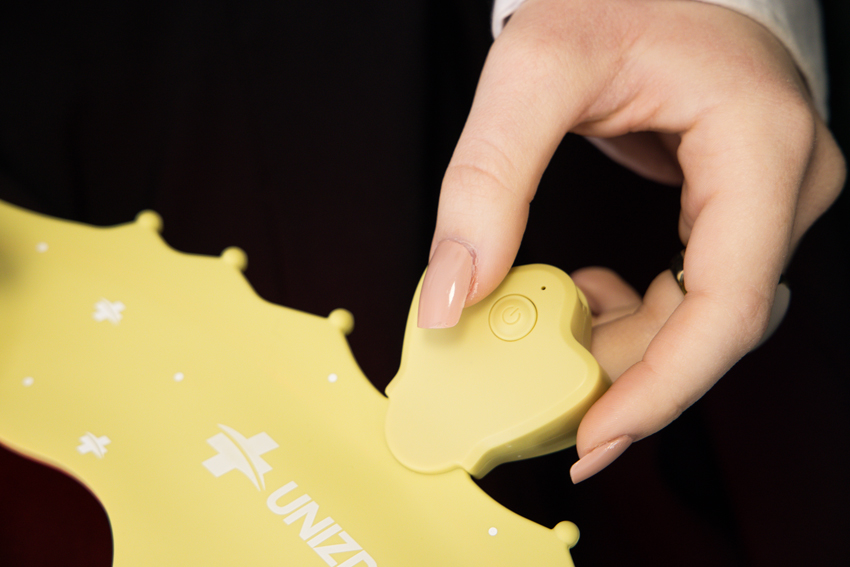 GOLD LED maska so svetelnou terapiou UNIZDRAV