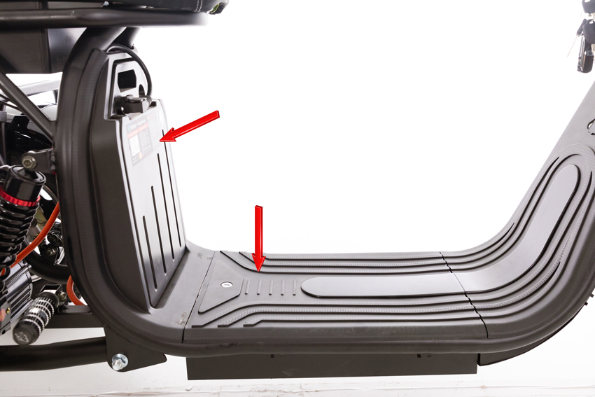 Elektrický Chopper UNIZDRAV PRO trojkolesový – výkonný 2000 W motor - HRDZA NA KONŠTRUKCII PRI BLATNÍKOCH, NAJAZDENÝCH 10 KM