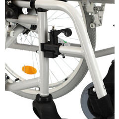 Invalidný vozík odľahčený s nastaviteľným ťažiskom