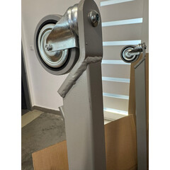 Elektrický zdvihák - BEZ ZÁVESNÉHO VAKU, MIERNE ZNEČISTENÉ KOLIESKA, ŠKRABANCE NA KONŠTRUKCII