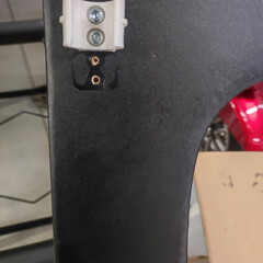 Toaletná stolička skladacia UNIZDRAV - POŠKODENIE NA SEDÁKU V MIESTE ÚCHYTU