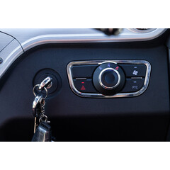 Elektrický trojkolesový skúter UNIZDRAV MiniCar - ŠKRABANEC NA PRAVOM HORNOM ROHU