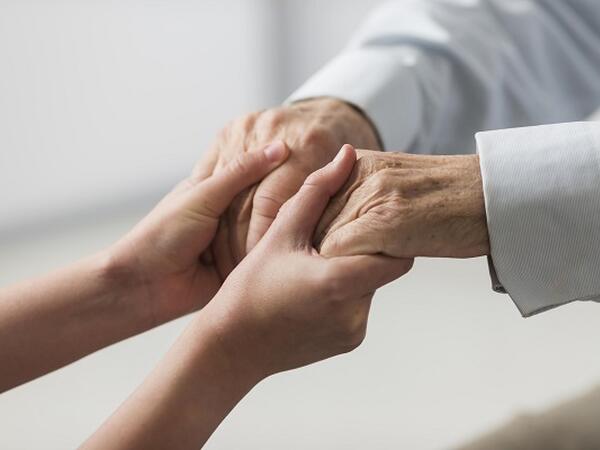 Ako na studené nohy a ruky u seniorov