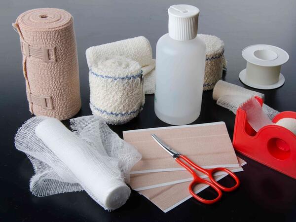 Aký je rozdiel medzi obväzom a ovínadlom?