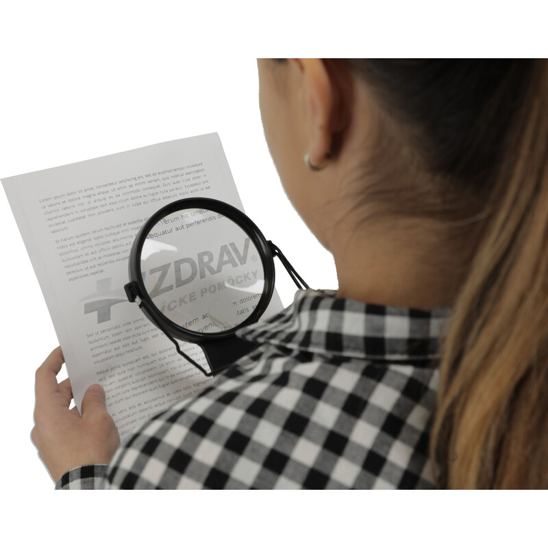 Zväčšovacia lupa okolo krku