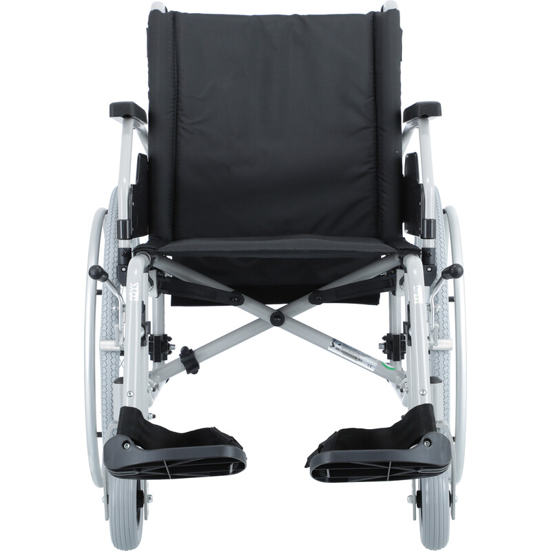 Invalidný vozík odľahčený s nastaviteľným ťažiskom
