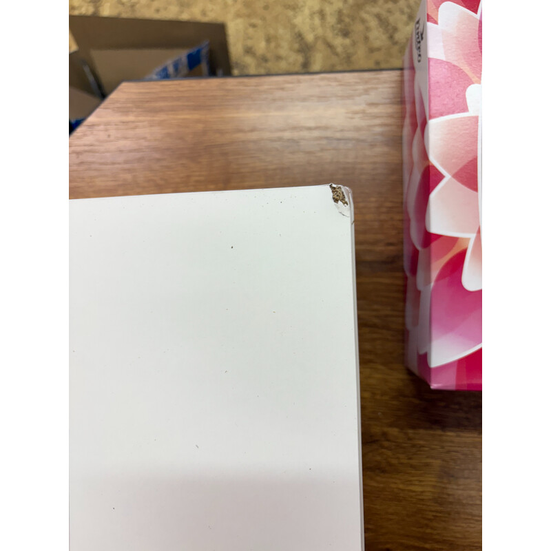 Nástenná biela drevená lekárnička – BEZ NÁPLNE - POŠKODENÝ ROH