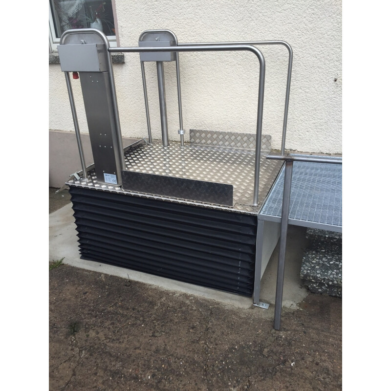 Zvislá zdvíhacia plošina MB 750