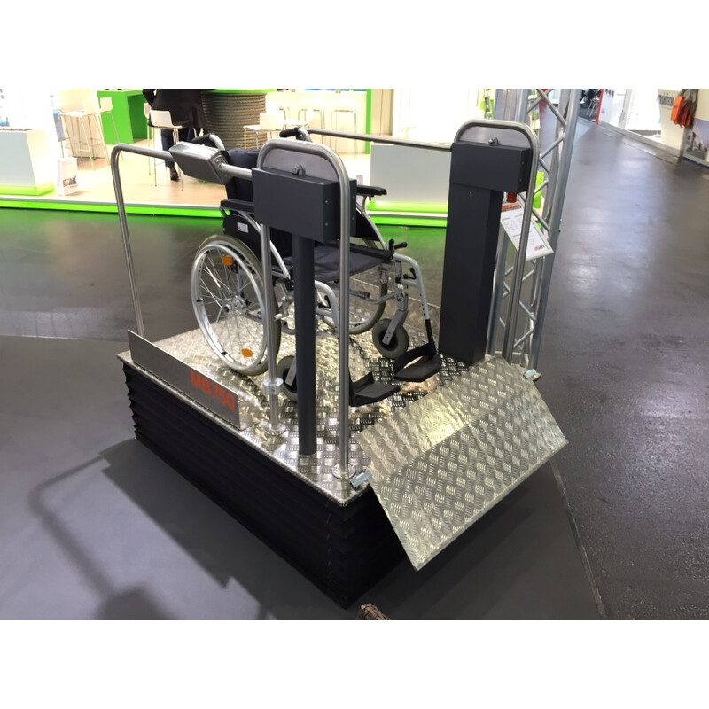 Zvislá zdvíhacia plošina MB 750