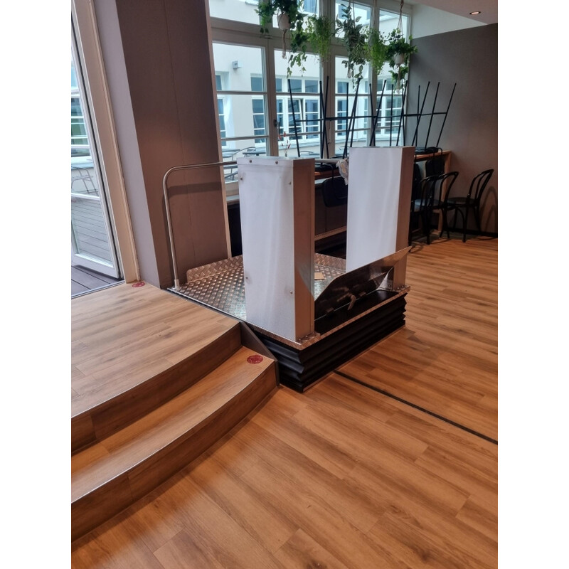 Zvislá zdvíhacia plošina MB 850