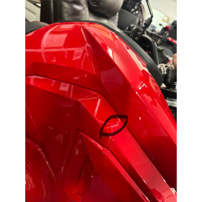 Elektrická motorka e-Flex, červená - VÝSTAVNÝ KUS, ŠKRABANCE NA PLASTOCH, NAJAZDENÝCH 7 KM