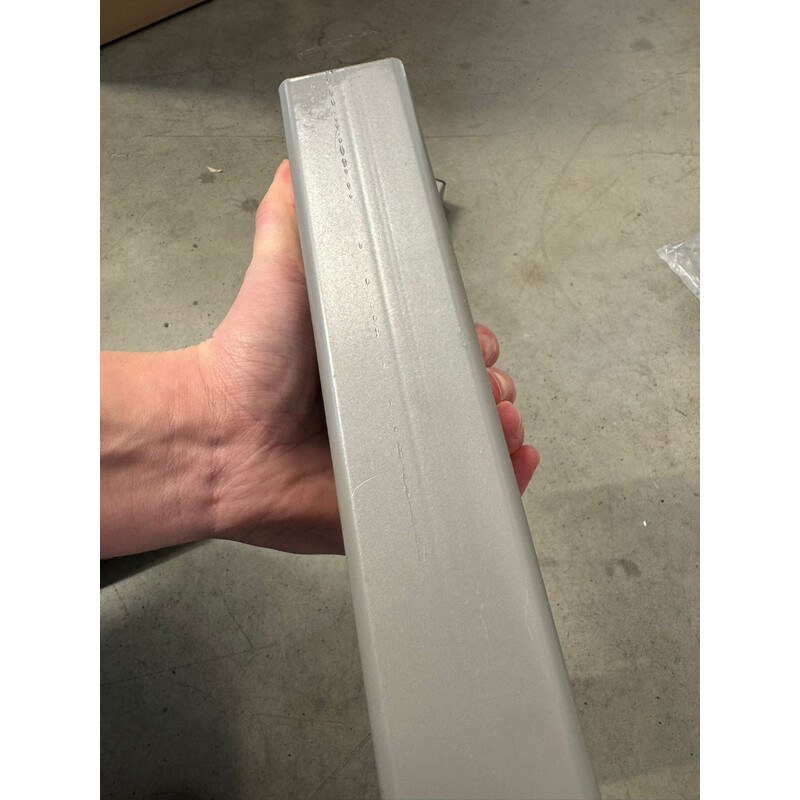 Elektrický zdvihák - ŠKRABANCE NA KONŠTRUKCII