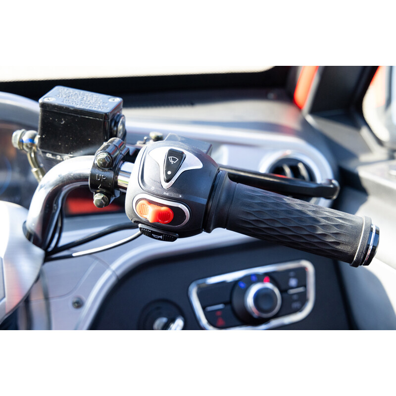 Elektrický trojkolesový skúter UNIZDRAV MiniCar - ŠKRABANEC NA PRAVOM HORNOM ROHU