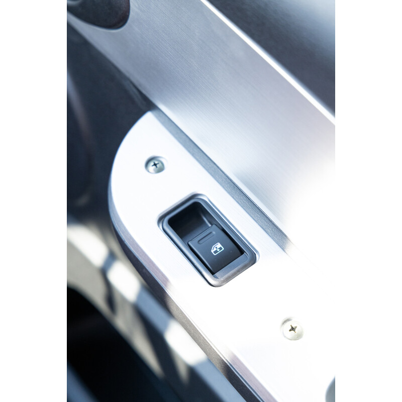 Elektrický trojkolesový skúter UNIZDRAV MiniCar - ŠKRABANEC NA PRAVOM HORNOM ROHU