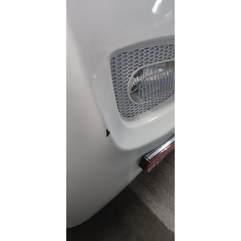 Elektromobil UNIZDRAV MiniCar - POŠKODENÁ FARBA NA ZADNOM NÁRAZNÍKU